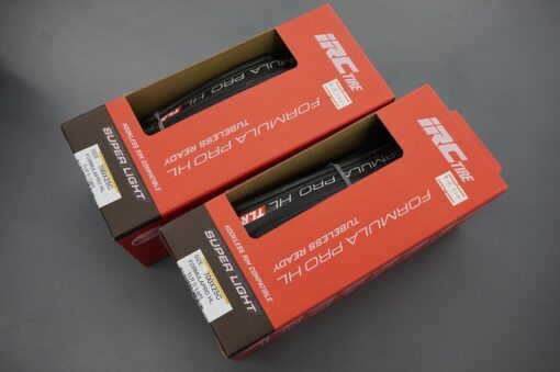 IRC FORMULA PRO HOOKLESS TUBELESS READY S-LIGHT2本セット